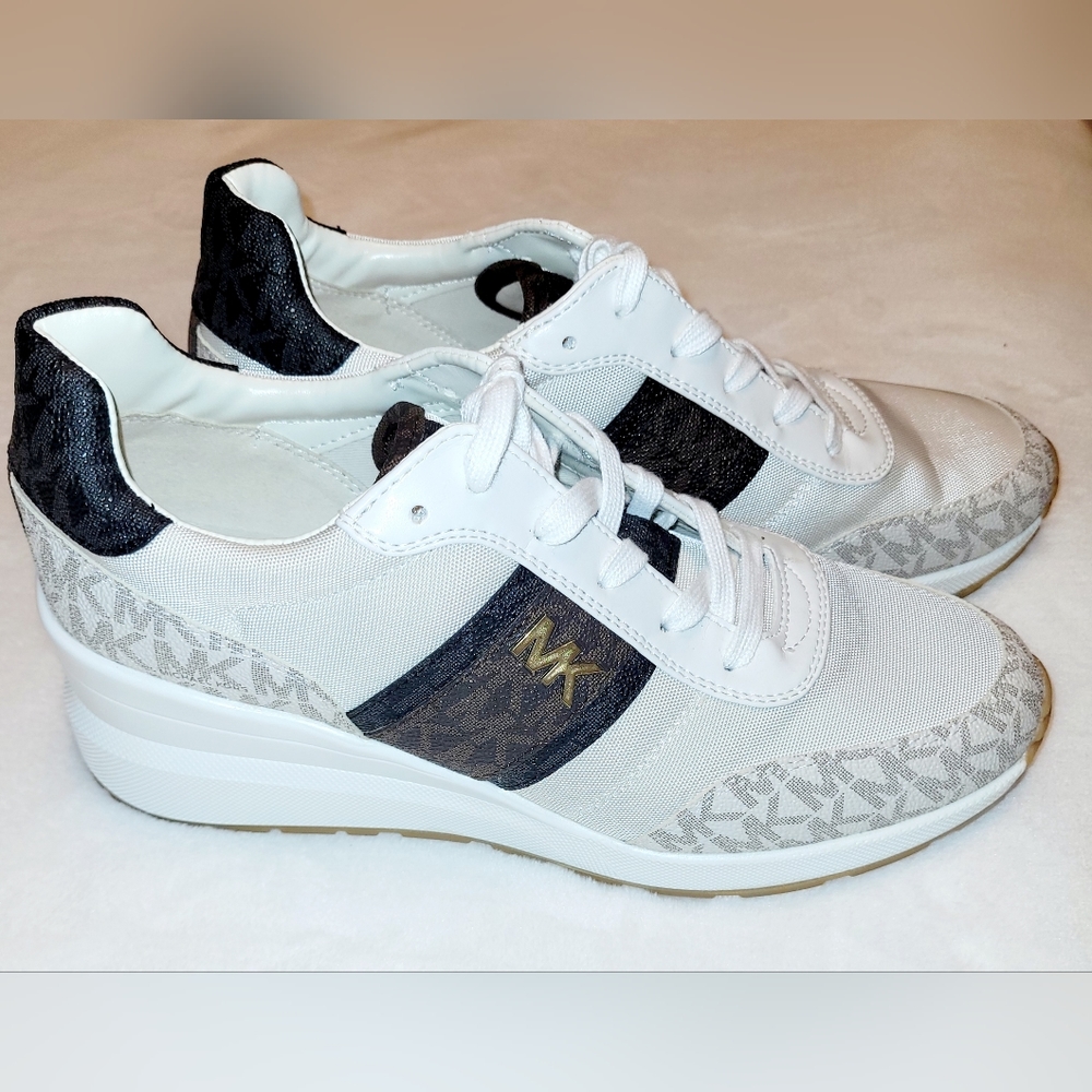 Women's Michael Kors, Sz 9.5, Laceup Trainer Sneaker, White w/ Black/Brown/Gold